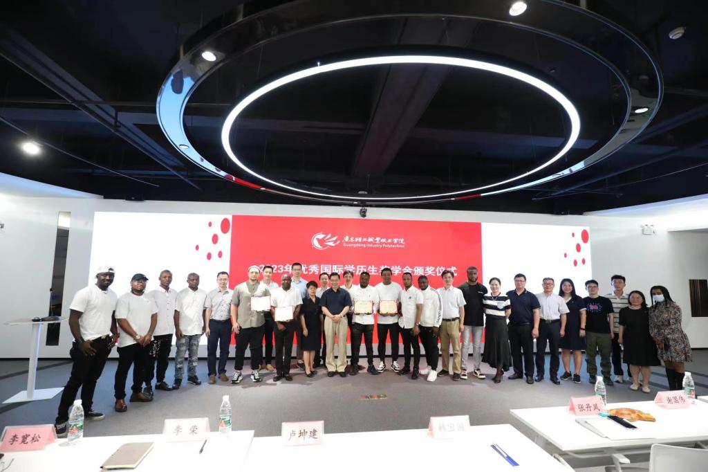 3D253F7C44433D9999DE965EDEA_6E0FB27A_15983