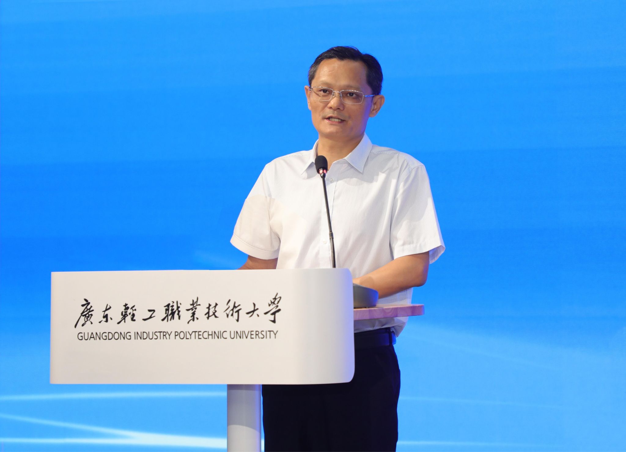 8B531B7D9AFE0090AD82F6778B5_70865FB5_29578