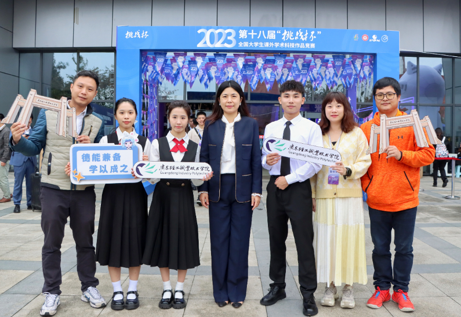 E0D3CB8A14B14213EA1ABA90A29_57246822_B1EC4