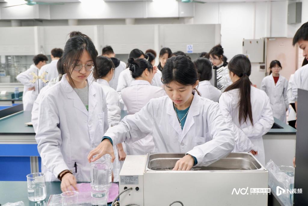 70D52004B99AAC42E0933B0C4D3_10703862_13B2C