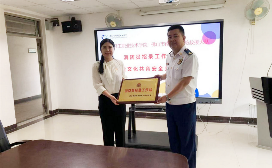 C22904D063A3BA0EFC5ABD80E13_CB626498_930A0