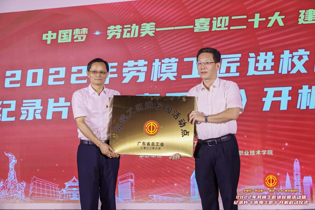 3691AFE0C49DA0BC7F53298E0FC_943B0BD2_18930