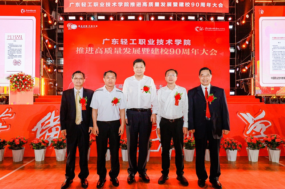 91985E0FBD7499A3F2E30064261_C1F47D19_5A8B4